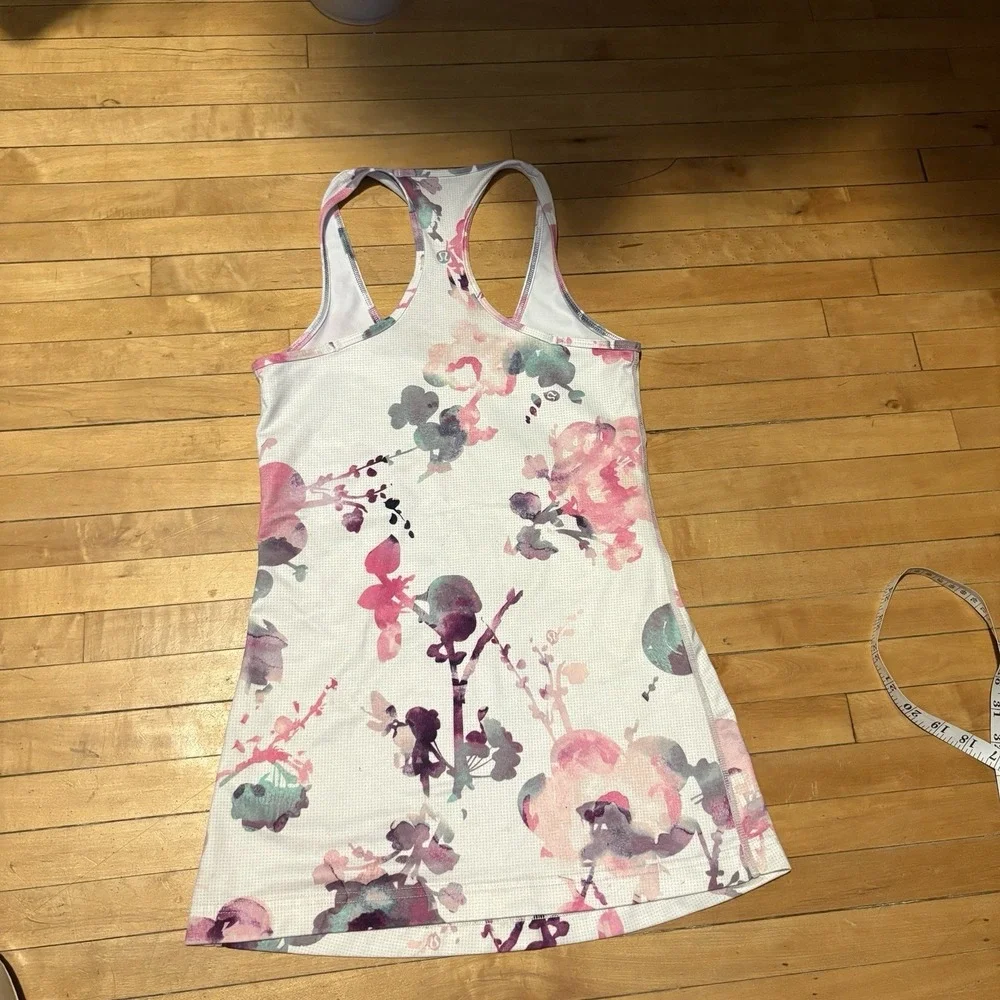 Lululemon Racerback Tank Top Women's Size Small Pretty Floral Print